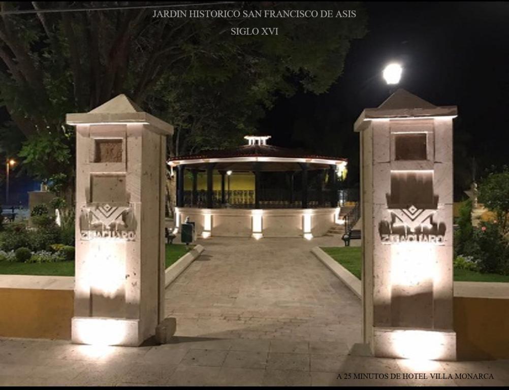 Hotel Villa Monarca Inn Zitácuaro エクステリア 写真