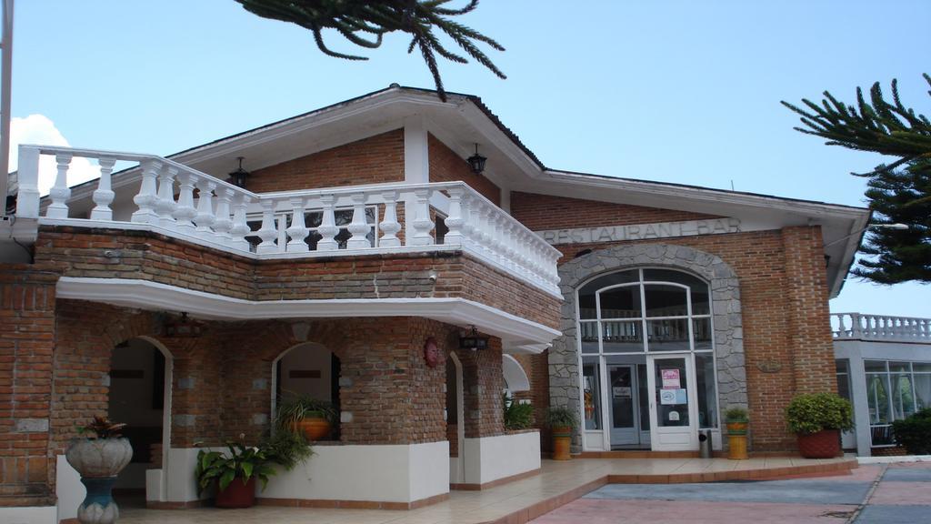 Hotel Villa Monarca Inn Zitácuaro エクステリア 写真
