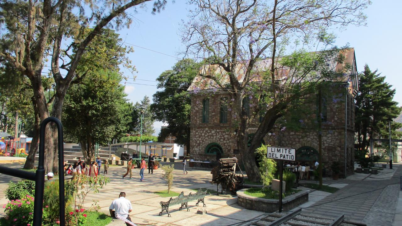 Hotel Villa Monarca Inn Zitácuaro エクステリア 写真