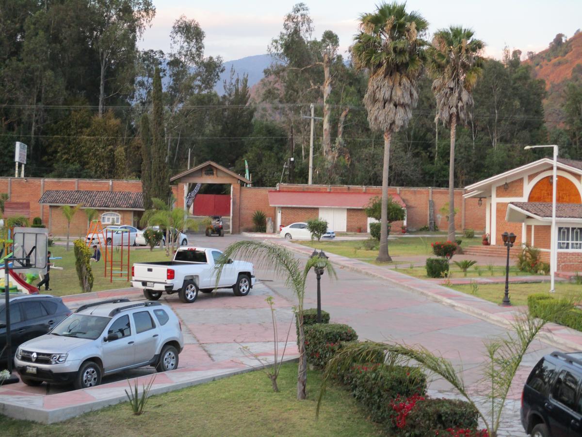 Hotel Villa Monarca Inn Zitácuaro エクステリア 写真