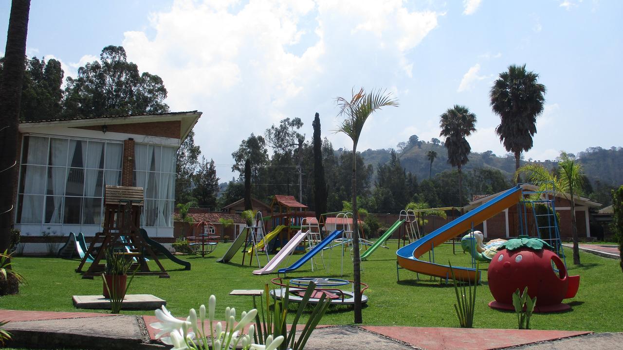 Hotel Villa Monarca Inn Zitácuaro エクステリア 写真