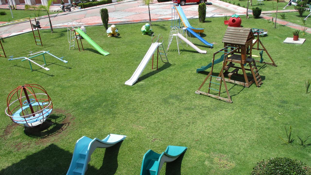 Hotel Villa Monarca Inn Zitácuaro エクステリア 写真