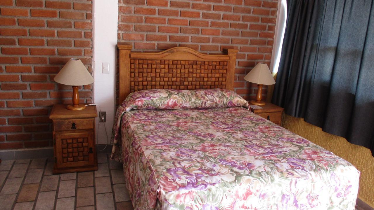 Hotel Villa Monarca Inn Zitácuaro エクステリア 写真