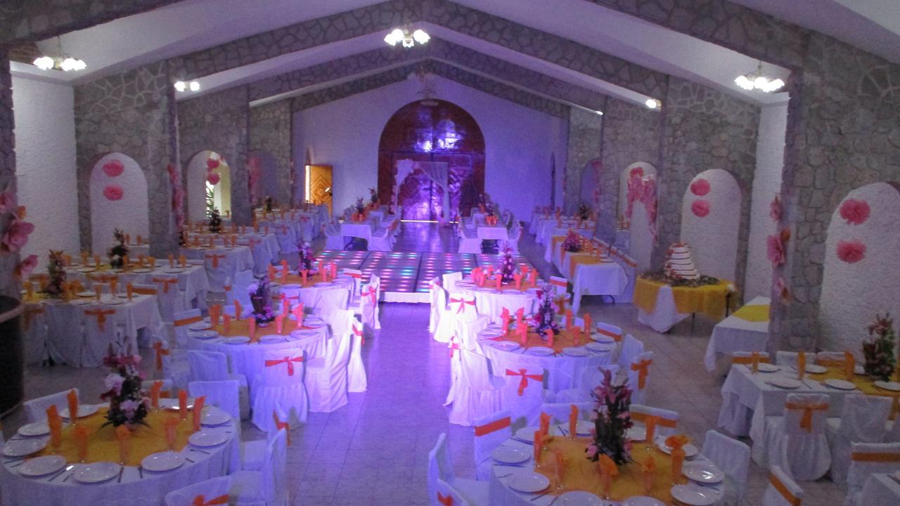 Hotel Villa Monarca Inn Zitácuaro エクステリア 写真