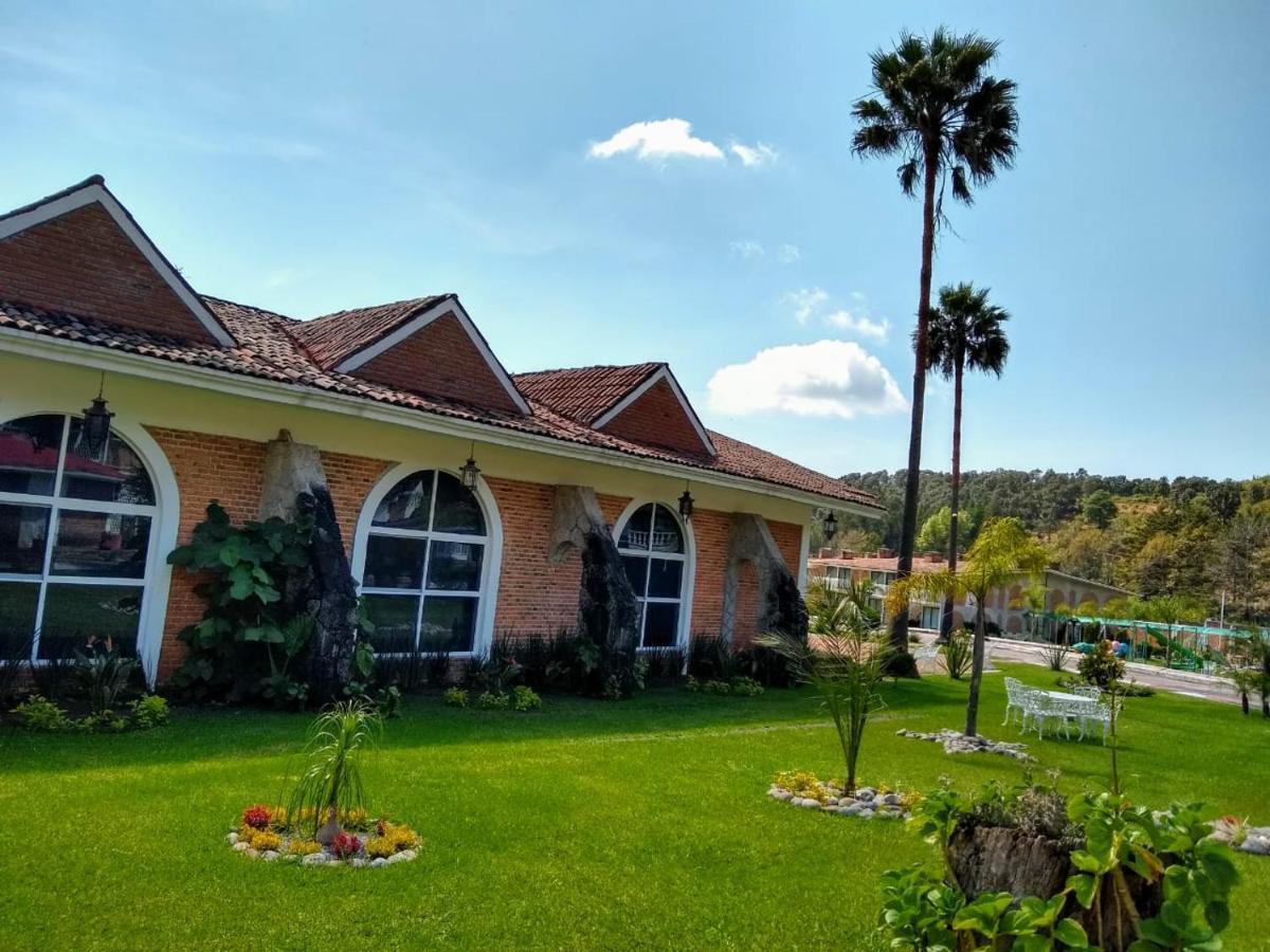 Hotel Villa Monarca Inn Zitácuaro エクステリア 写真