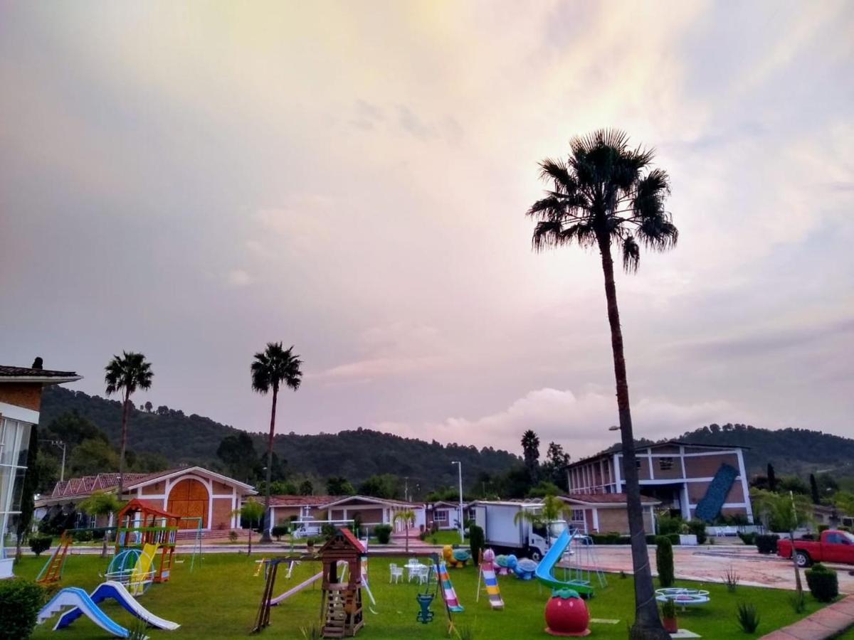 Hotel Villa Monarca Inn Zitácuaro エクステリア 写真