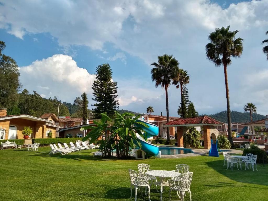 Hotel Villa Monarca Inn Zitácuaro エクステリア 写真