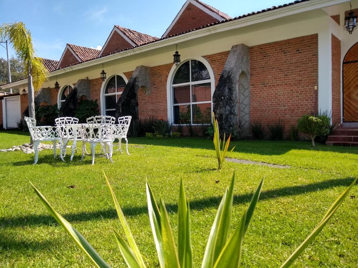 Hotel Villa Monarca Inn Zitácuaro エクステリア 写真