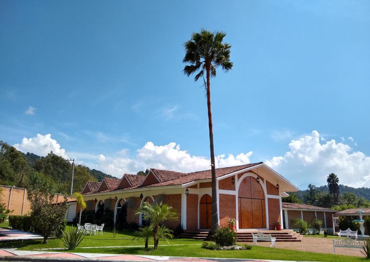 Hotel Villa Monarca Inn Zitácuaro エクステリア 写真