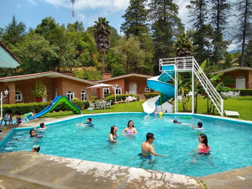 Hotel Villa Monarca Inn Zitácuaro エクステリア 写真
