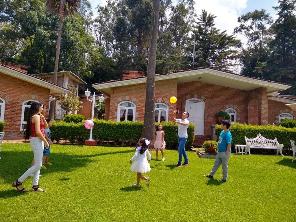 Hotel Villa Monarca Inn Zitácuaro エクステリア 写真