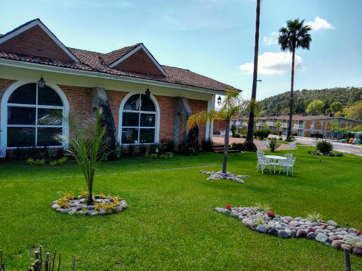 Hotel Villa Monarca Inn Zitácuaro エクステリア 写真